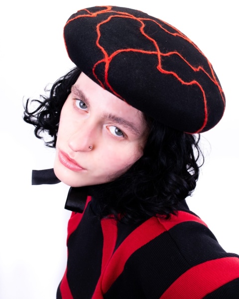 Crimson veins beret